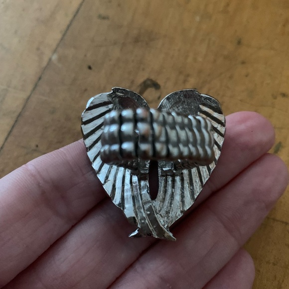 Rhinestone heart shaped angel wing elastic ring - Picture 6 of 7